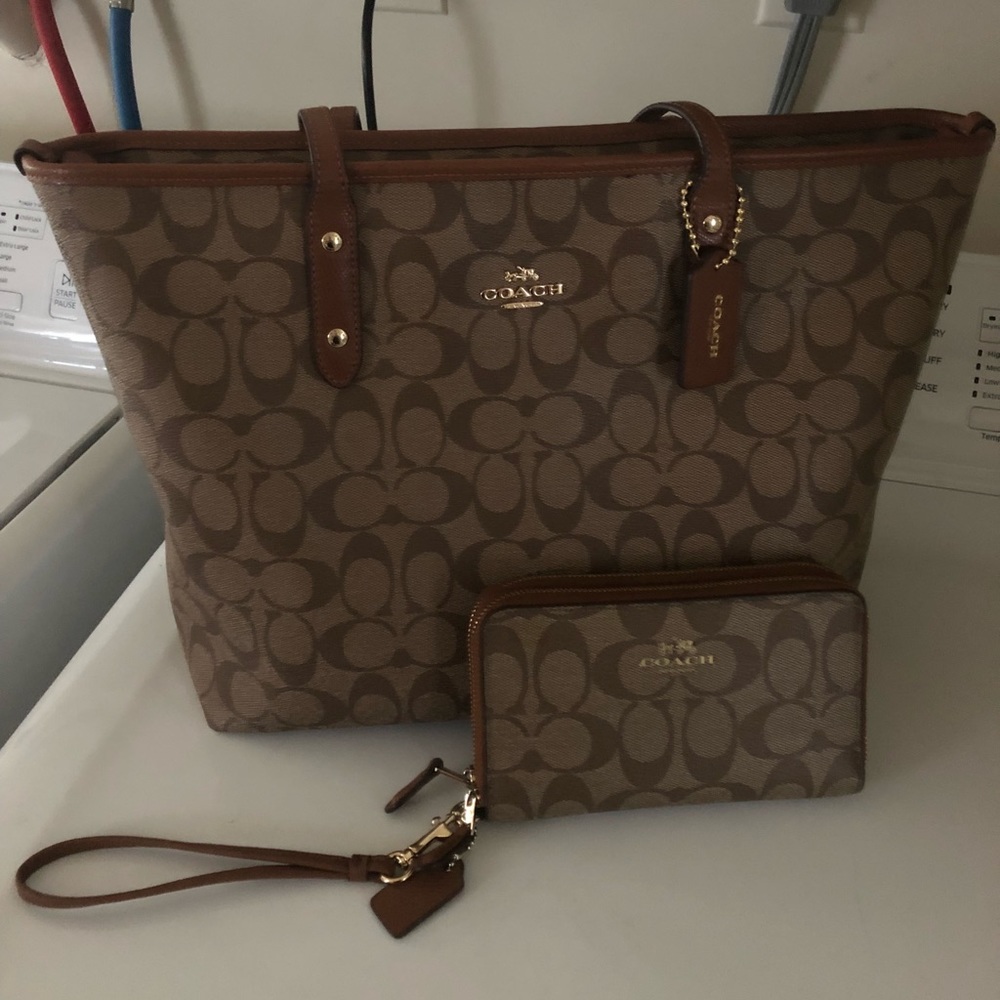 Authentic Coach bag with matching wallet/wristlet